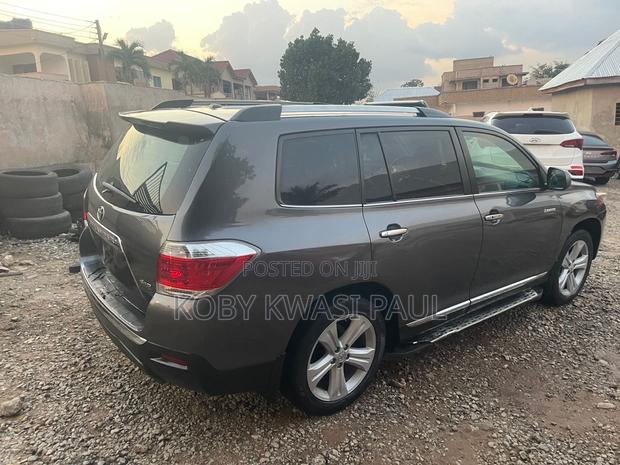 Toyota Highlander 3.5L 4WD 2013 Gray