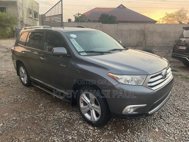 Toyota Highlander 3.5L 4WD 2013 Gray