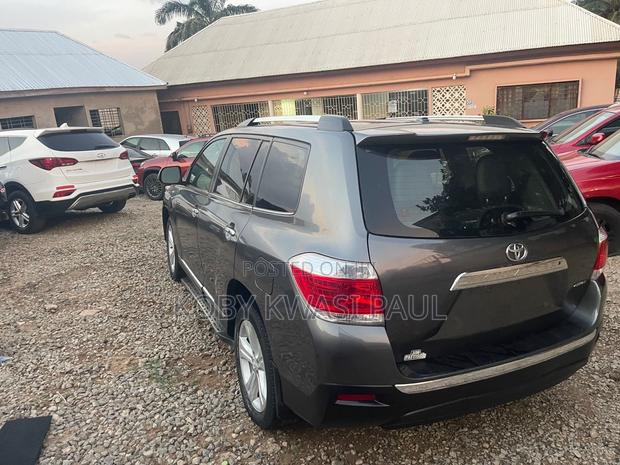Toyota Highlander 3.5L 4WD 2013 Gray