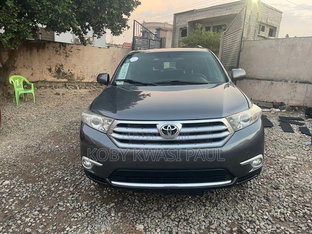 Toyota Highlander 3.5L 4WD 2013 Gray
