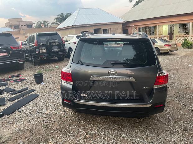 Toyota Highlander 3.5L 4WD 2013 Gray