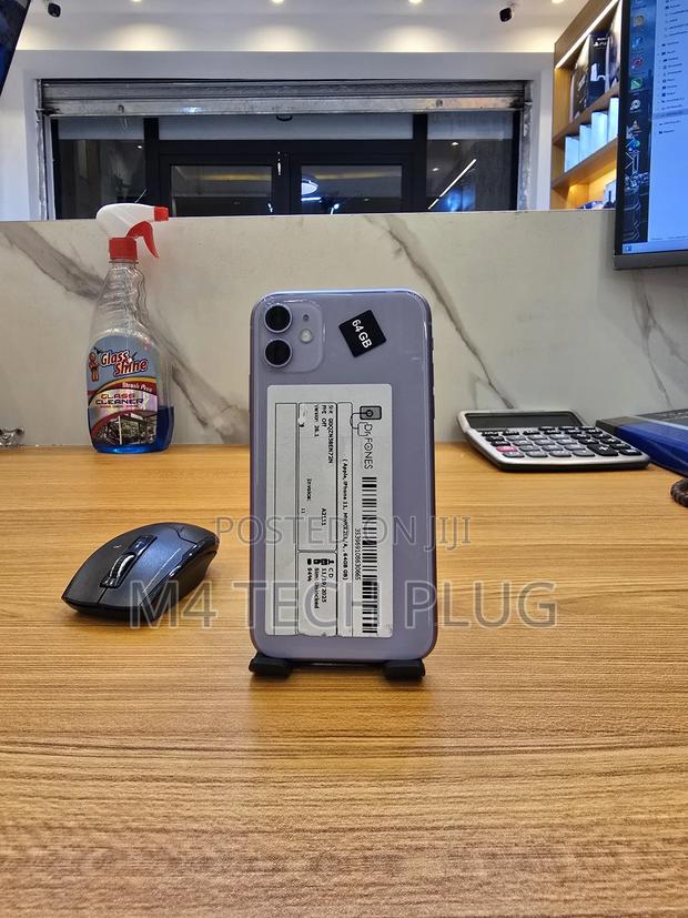 Apple iPhone 11 64 GB Purple · Photo 3