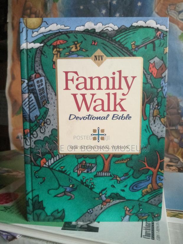 Family Walk Devotional Bible Hardcover · Photo 3