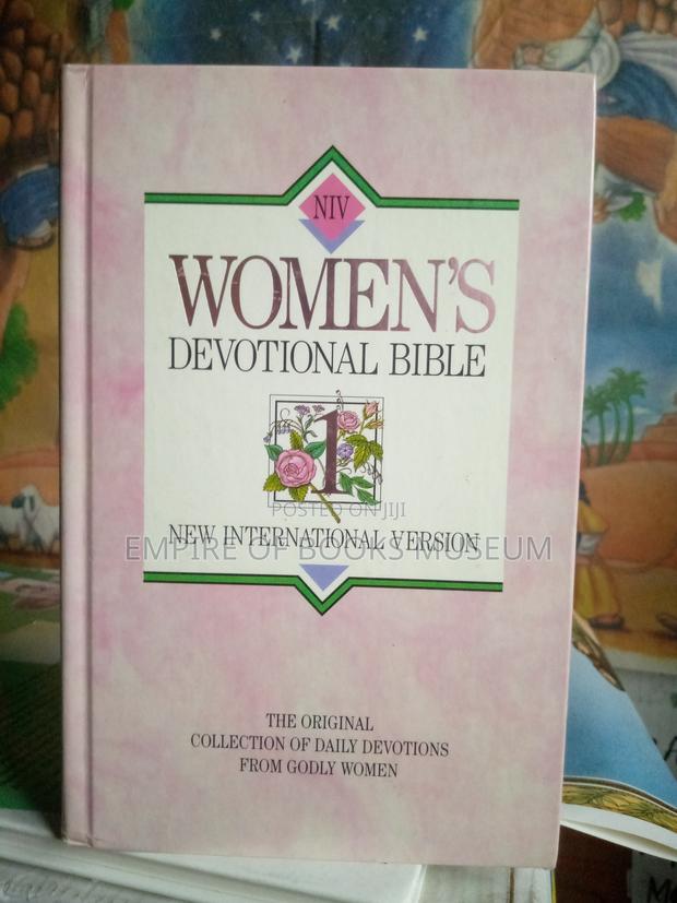Women's Devotional Bible 2 Niv 1993 Zondervan · Photo 4