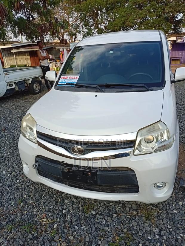 Toyota Sienta 1.5 AWD 2011 White