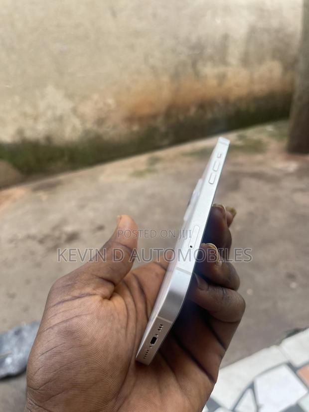 Apple iPhone 13 256 GB White photo 6
