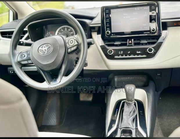 Toyota Corolla 2022 White