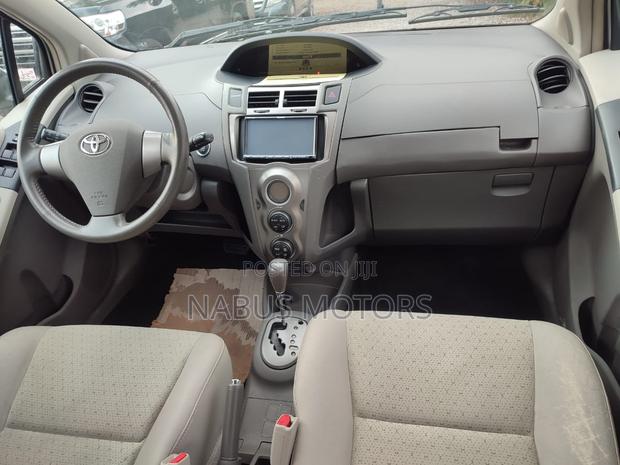 Toyota Vitz 2010 White