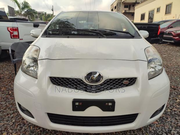 Toyota Vitz 2010 White