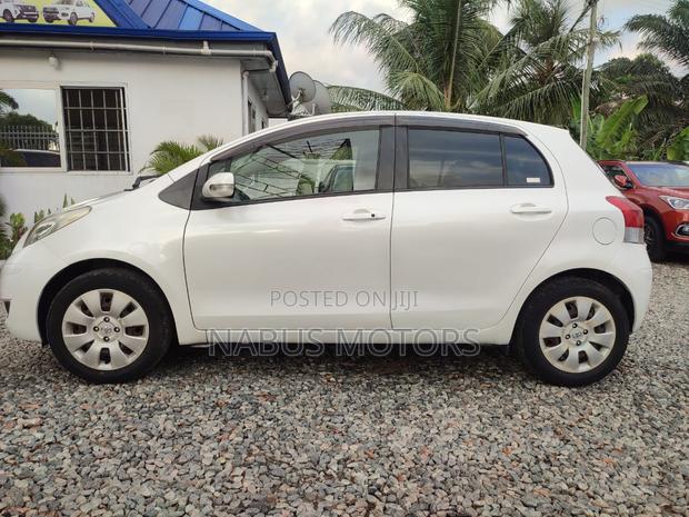 Toyota Vitz 2010 White