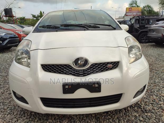 Toyota Vitz 2010 White