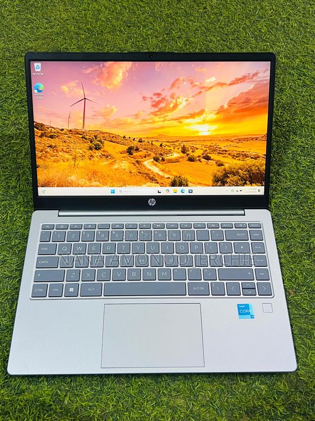 Laptop HP 14-Ep0063 8GB Intel Core I3 SSD 128GB photo 2