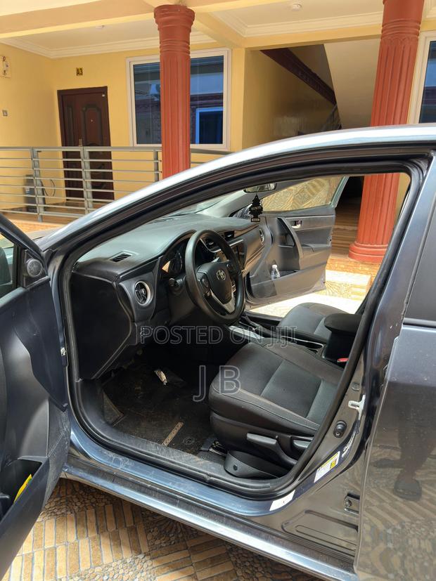 Toyota Corolla LE (1.8L 4cyl 2A) 2019 Gray