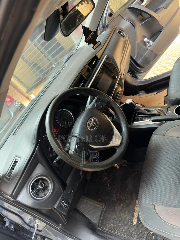 Toyota Corolla LE (1.8L 4cyl 2A) 2019 Gray