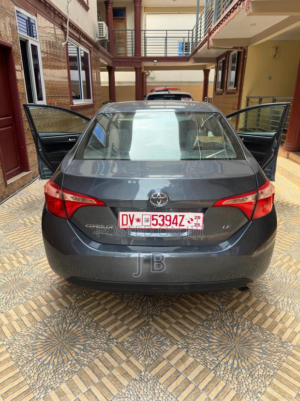 Toyota Corolla LE (1.8L 4cyl 2A) 2019 Gray