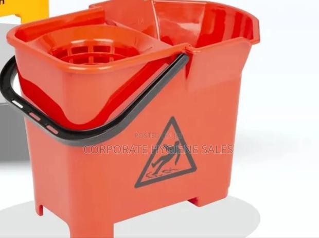 Regular Mop Bucket · Photo 2