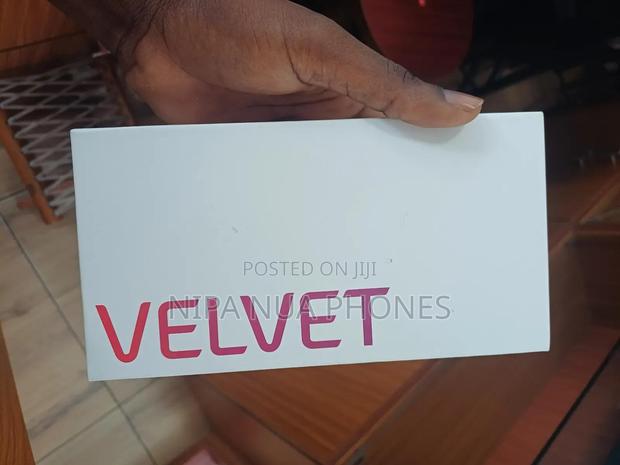 New LG Velvet 128 GB Black