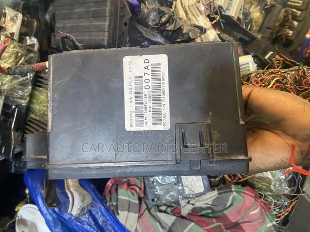 Dodge Caliber Fusebox photo 3