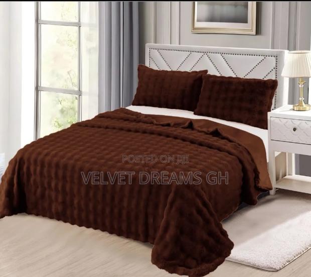 6 Pieces Fluffy Duvet Set Soft, Warm Luxury Bedding photo 2