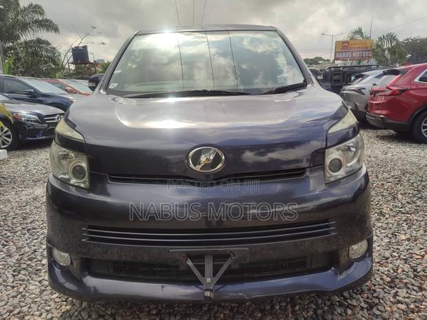 Toyota Voxy 2012 Grey