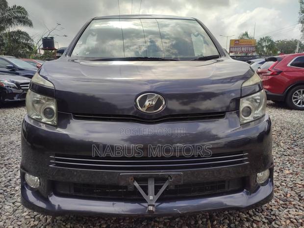 Toyota Voxy 2012 Grey