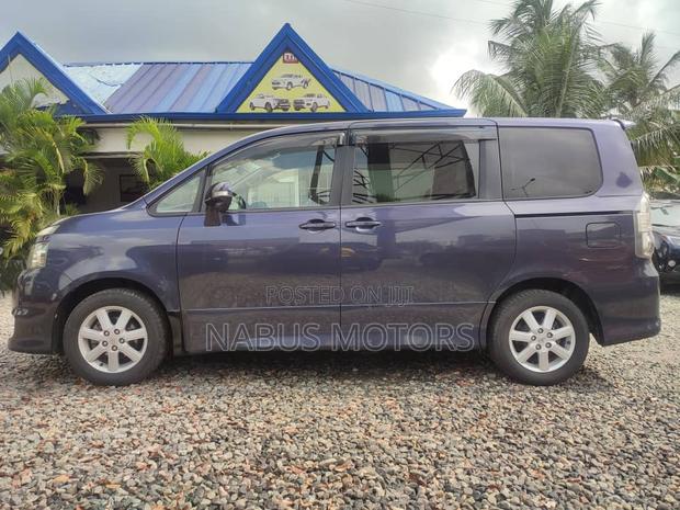 Toyota Voxy 2012 Grey