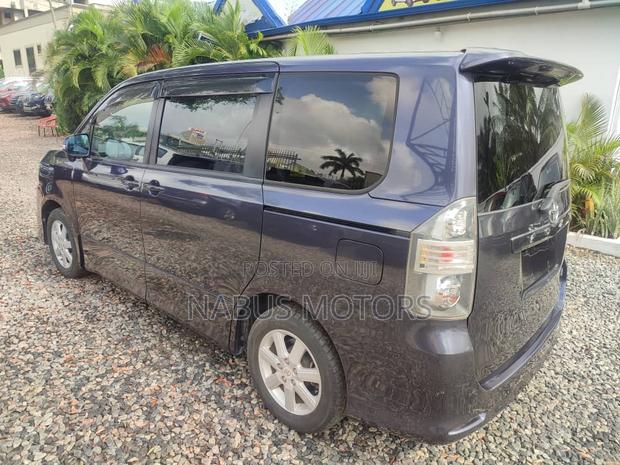 Toyota Voxy 2012 Grey