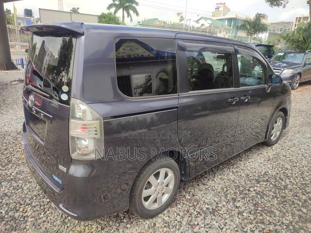 Toyota Voxy 2012 Grey