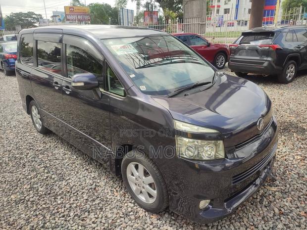 Toyota Voxy 2012 Grey