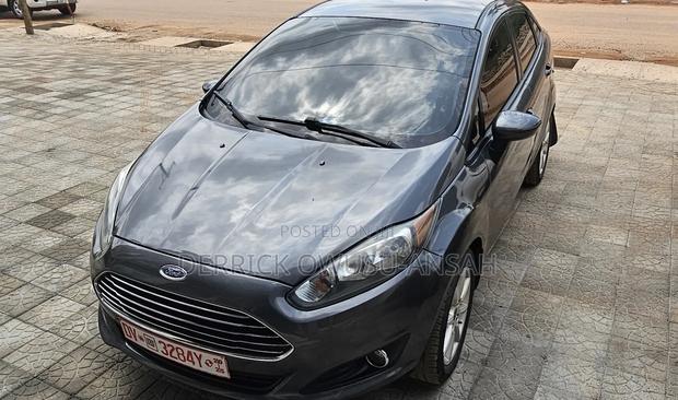 Ford Fiesta SE Sedan 2019 Gray