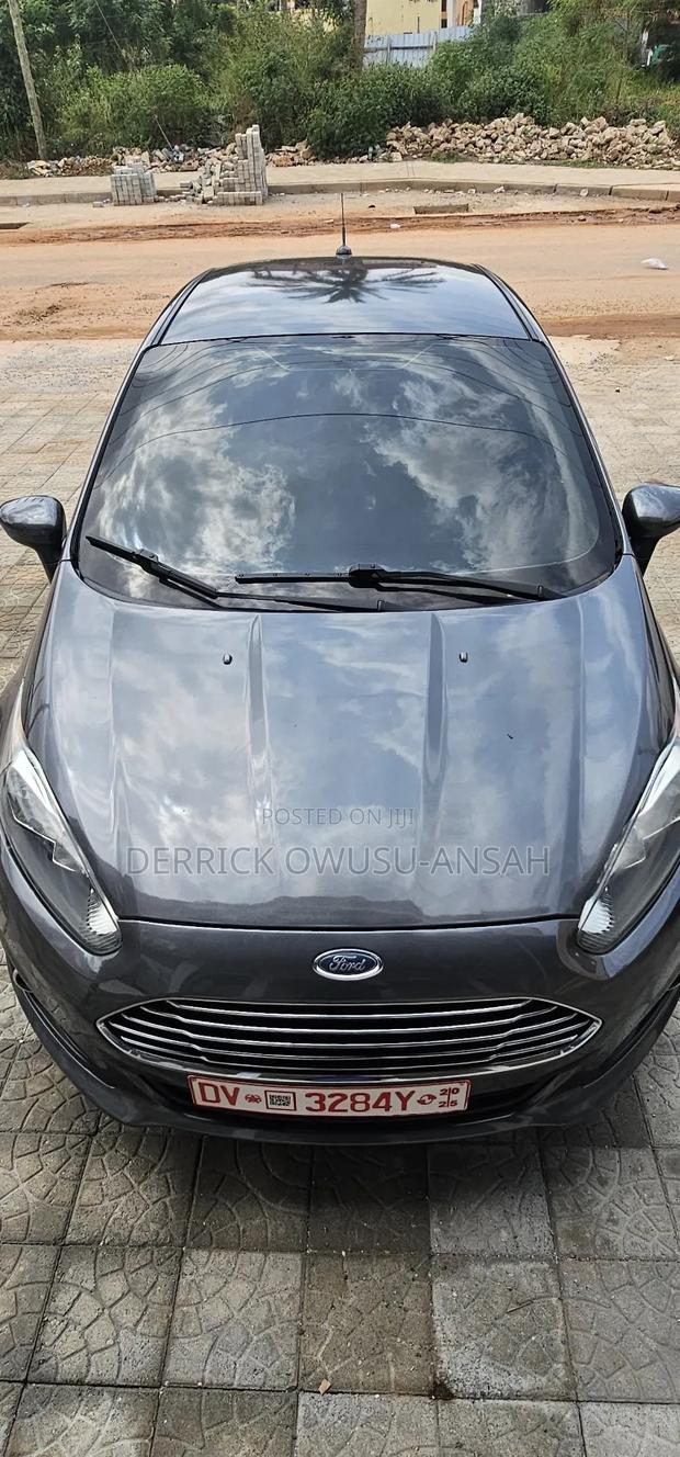 Ford Fiesta SE Sedan 2019 Gray