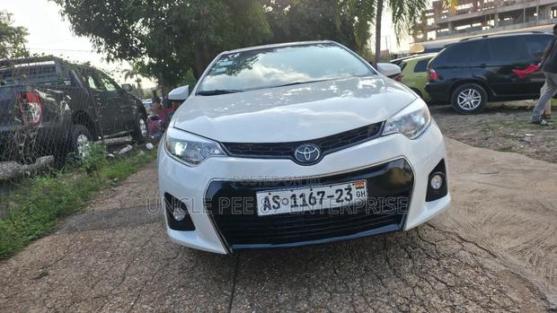 Toyota Corolla LE Eco 4dr Sedan (1.8L 4cyl CVT) 2015 White