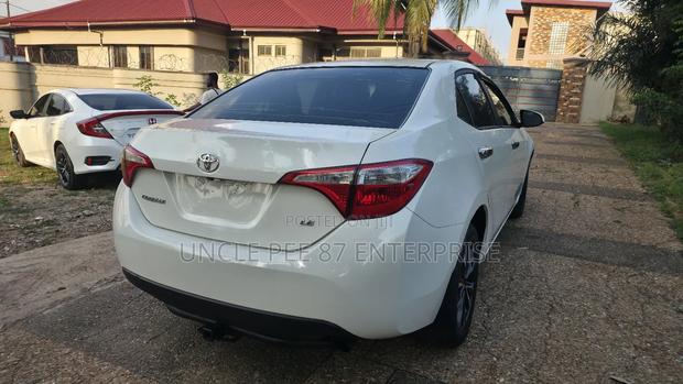 Toyota Corolla LE Eco 4dr Sedan (1.8L 4cyl CVT) 2015 White photo 3