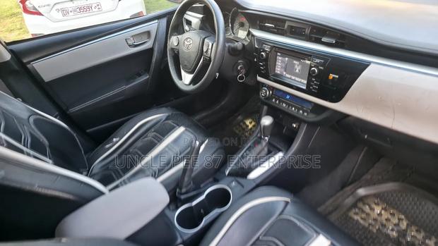 Toyota Corolla LE Eco 4dr Sedan (1.8L 4cyl CVT) 2015 White photo 8