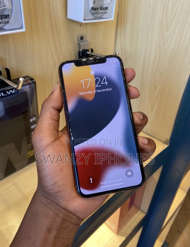 Apple iPhone 11 Pro 64 GB Black · Photo 4