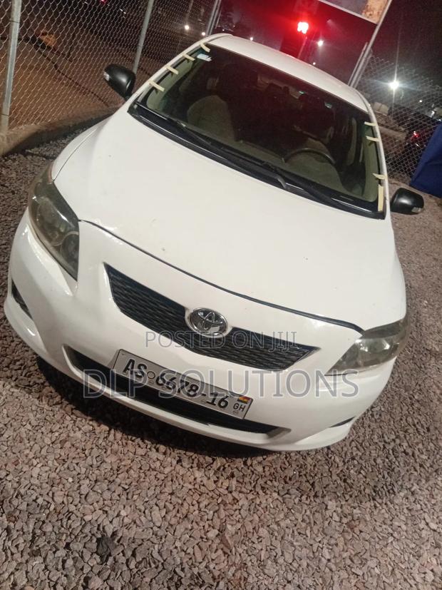 Toyota Corolla LE 4dr Sedan (1.8L 4cyl 4A) 2010 White photo 5