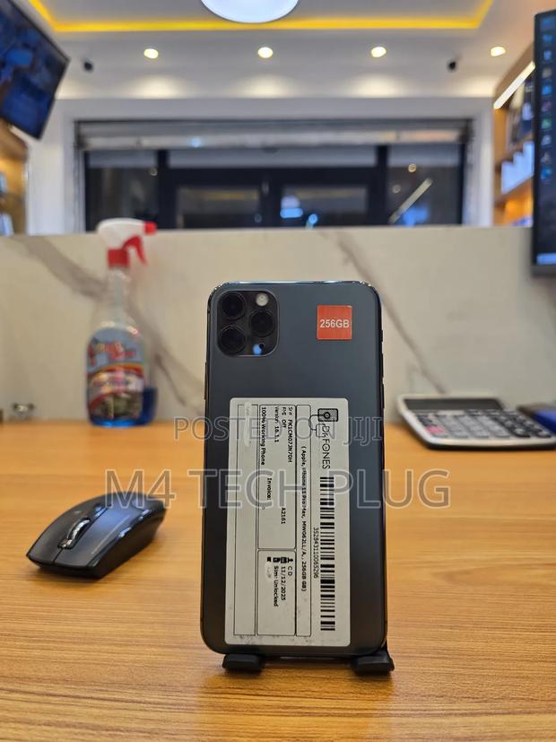 Apple iPhone 11 Pro Max 256 GB Green · Photo 2