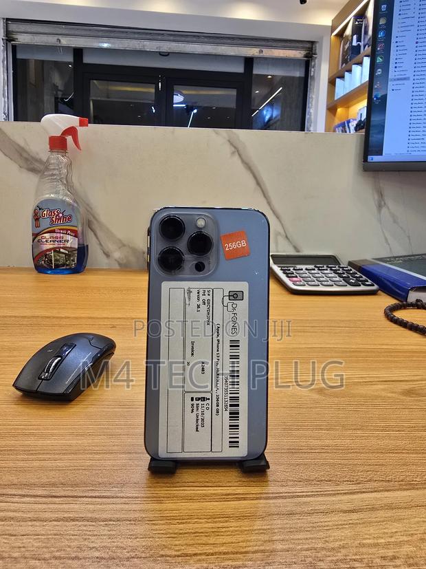 Apple iPhone 13 Pro 256 GB Blue · Photo 2