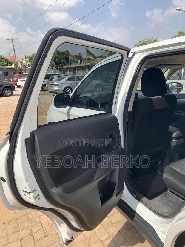 Mitsubishi Outlander 2014 White