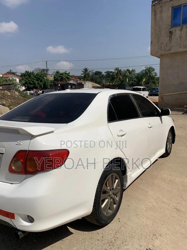 Toyota Corolla 2010 White