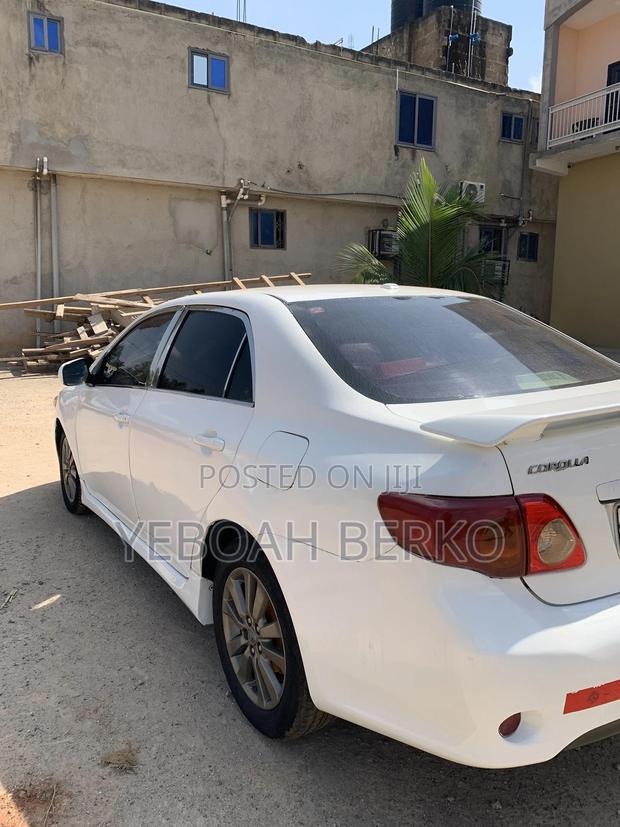 Toyota Corolla 2010 White