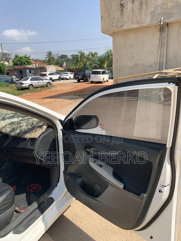 Toyota Corolla 2010 White