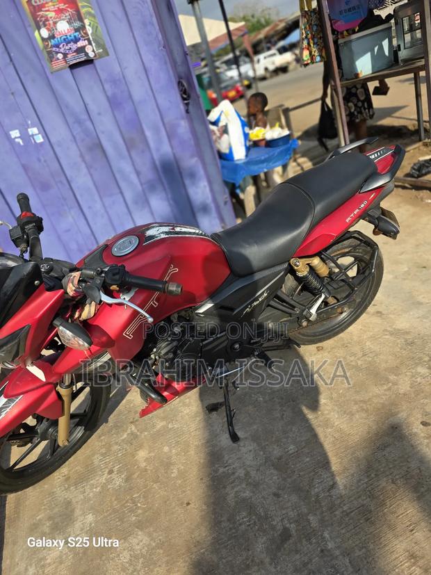 TVS Apache 180 RTR 2024 Red · Photo 4