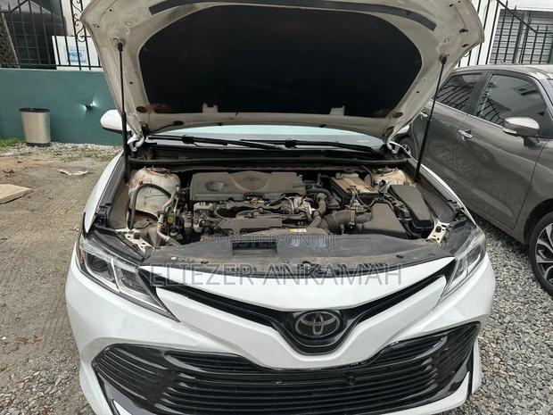 Toyota Camry LE (2.5L 4cyl 8A) 2019 White