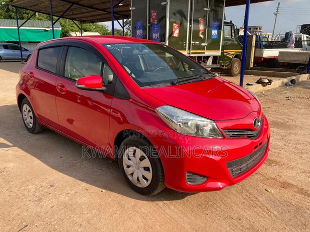 Toyota Vitz 1.3 FWD 5dr 2012 Red