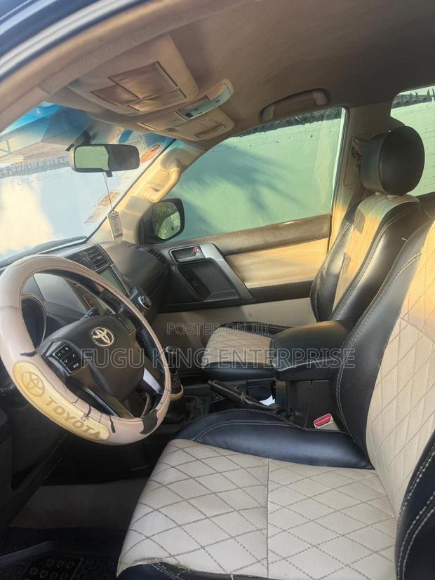 Toyota Land Cruiser Prado 2010 Black photo 8