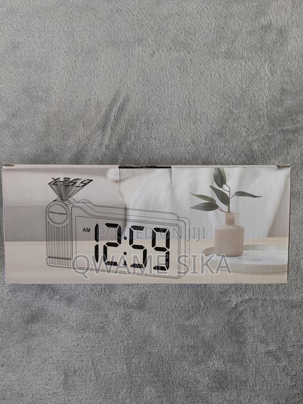 Peekeep Led Digital Projection Alarm Clock. photo 2