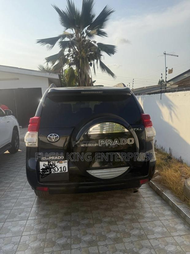Toyota Land Cruiser Prado 2010 Black photo 4