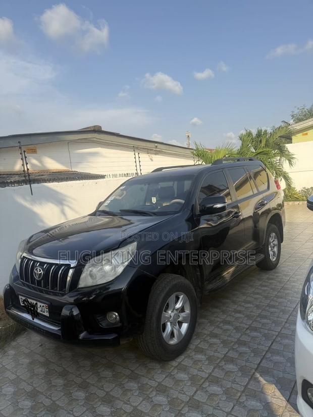 Toyota Land Cruiser Prado 2010 Black photo 3