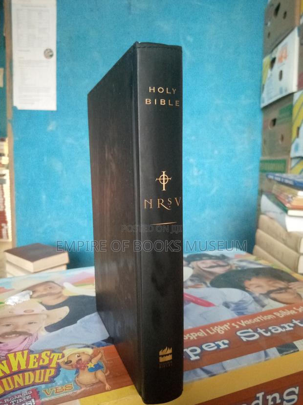 NRSV Standard Bible Hardcover (Black) · Photo 3